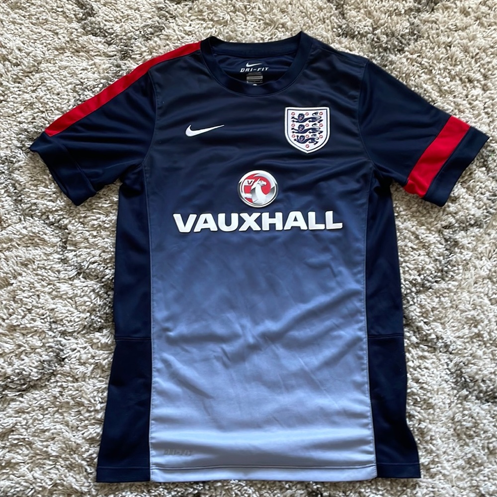 Vauxhall Men’s size small soccer jersey Nike